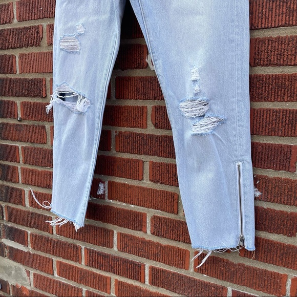 Levi’s 501 Taper Light Wash Distressed Zip Ankle Jeans Women’s size 26 - Picture 5 of 12